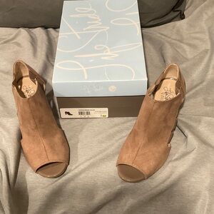 Life Stride Brown Peep-Toe Heels